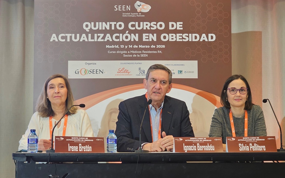 El Dr. Ignacio Bernabeu presidiendo el Quinto Curso de Actualización en Obesidad de la SEEN junto a Irene Bretón y Silvia Pellitero